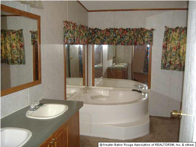 13479 Hilbert Young Road Gonzales, LA 70737 - Photo 11 of 15 Gallery Image 11