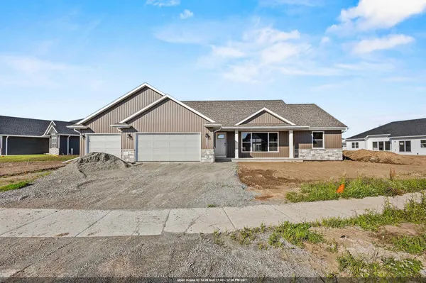 $499,900 | 1400 Divinity Drive, De Pere, WI 54115