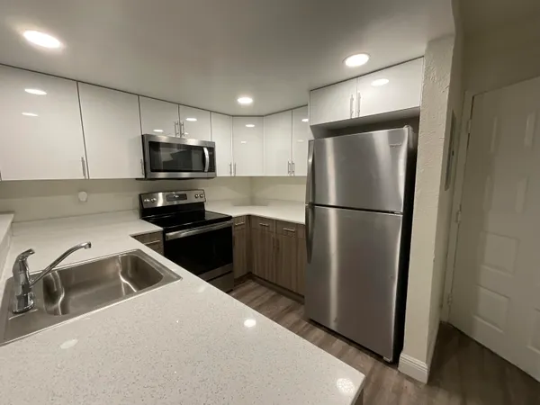 $2,133 | 18335 Northwest 68th Avenue, Unit 2455516, Hialeah, FL 33015