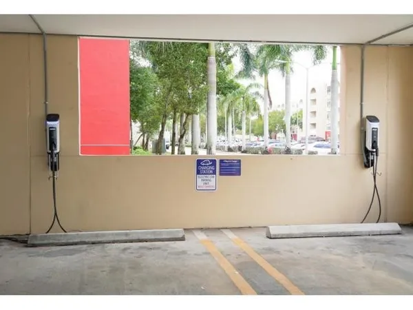 $2,133 | 18335 Northwest 68th Avenue, Unit 2455516, Hialeah, FL 33015