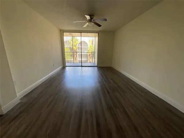 $2,133 | 18335 Northwest 68th Avenue, Unit 2455516, Hialeah, FL 33015