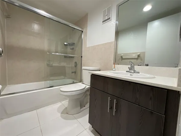 $2,133 | 18335 Northwest 68th Avenue, Unit 2455516, Hialeah, FL 33015