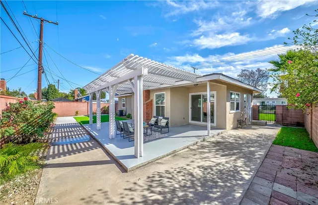 $950,000 | 1325 East Romneya Drive, Anaheim, CA 92805