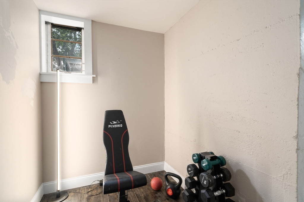 14 Sunset Road Wellesley, MA 02482 - Photo 28 of 39 a room with a window
