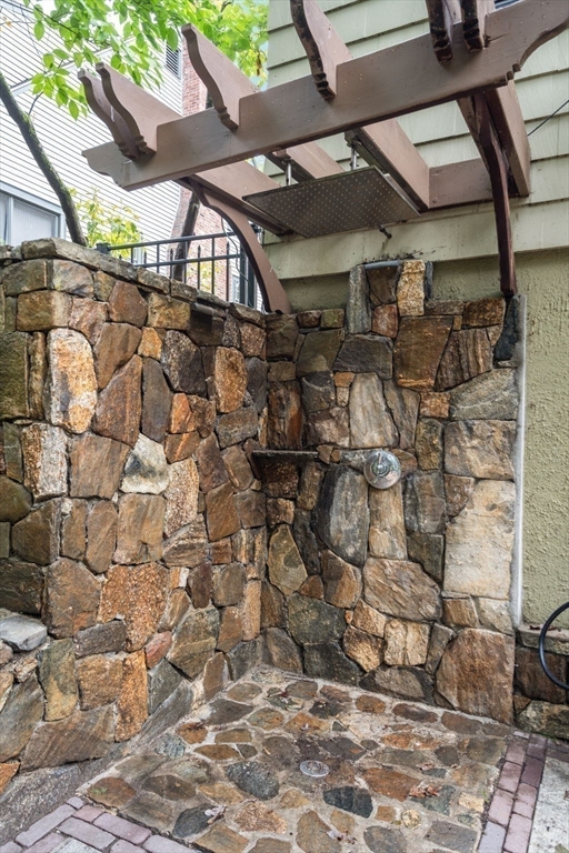 14 Sunset Road Wellesley, MA 02482 - Photo 35 of 39 a view of entryway
