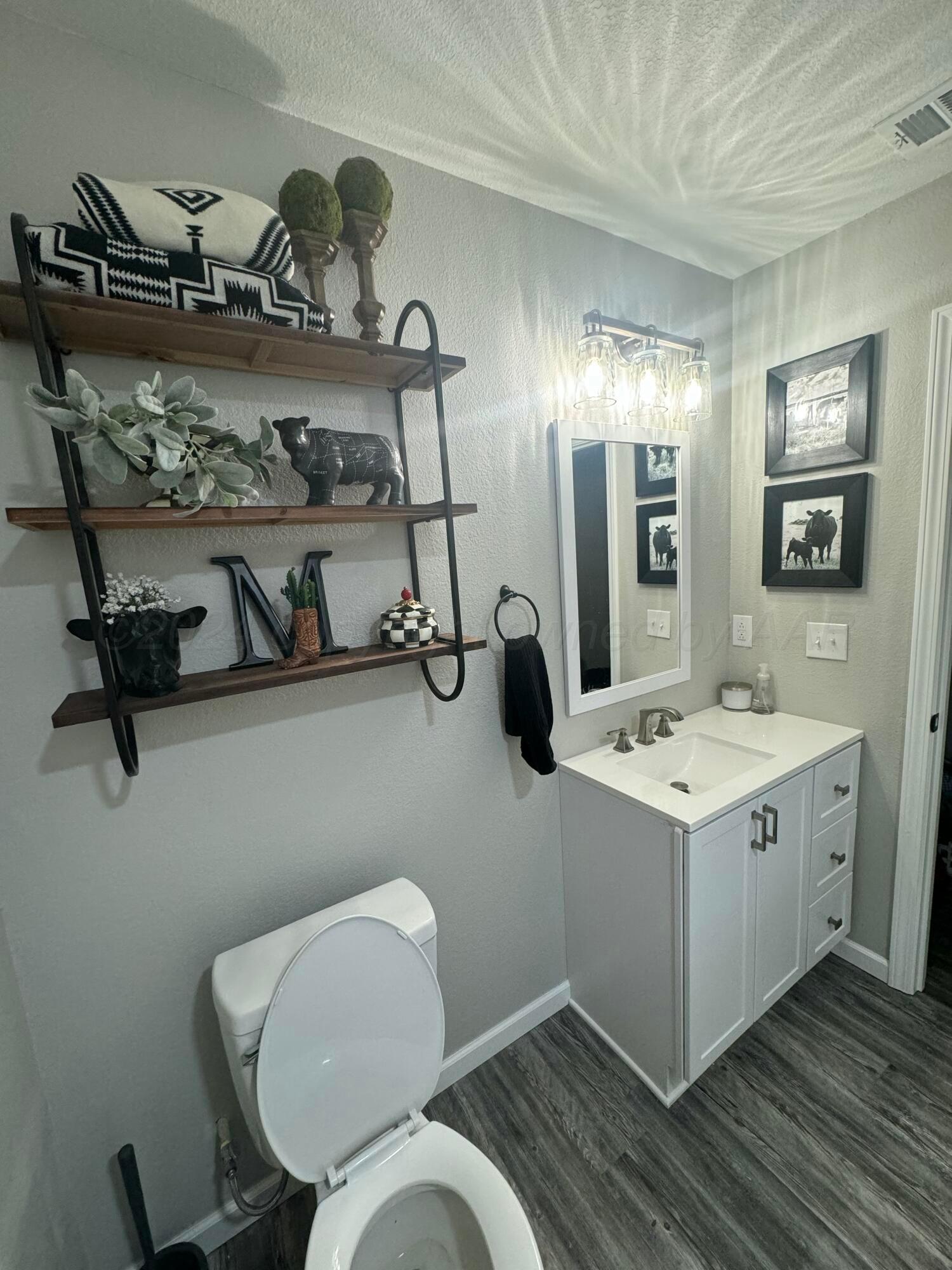 18400 Callahan Road Canyon, TX 79015 - Photo 12 of 31 2nd Bathroom