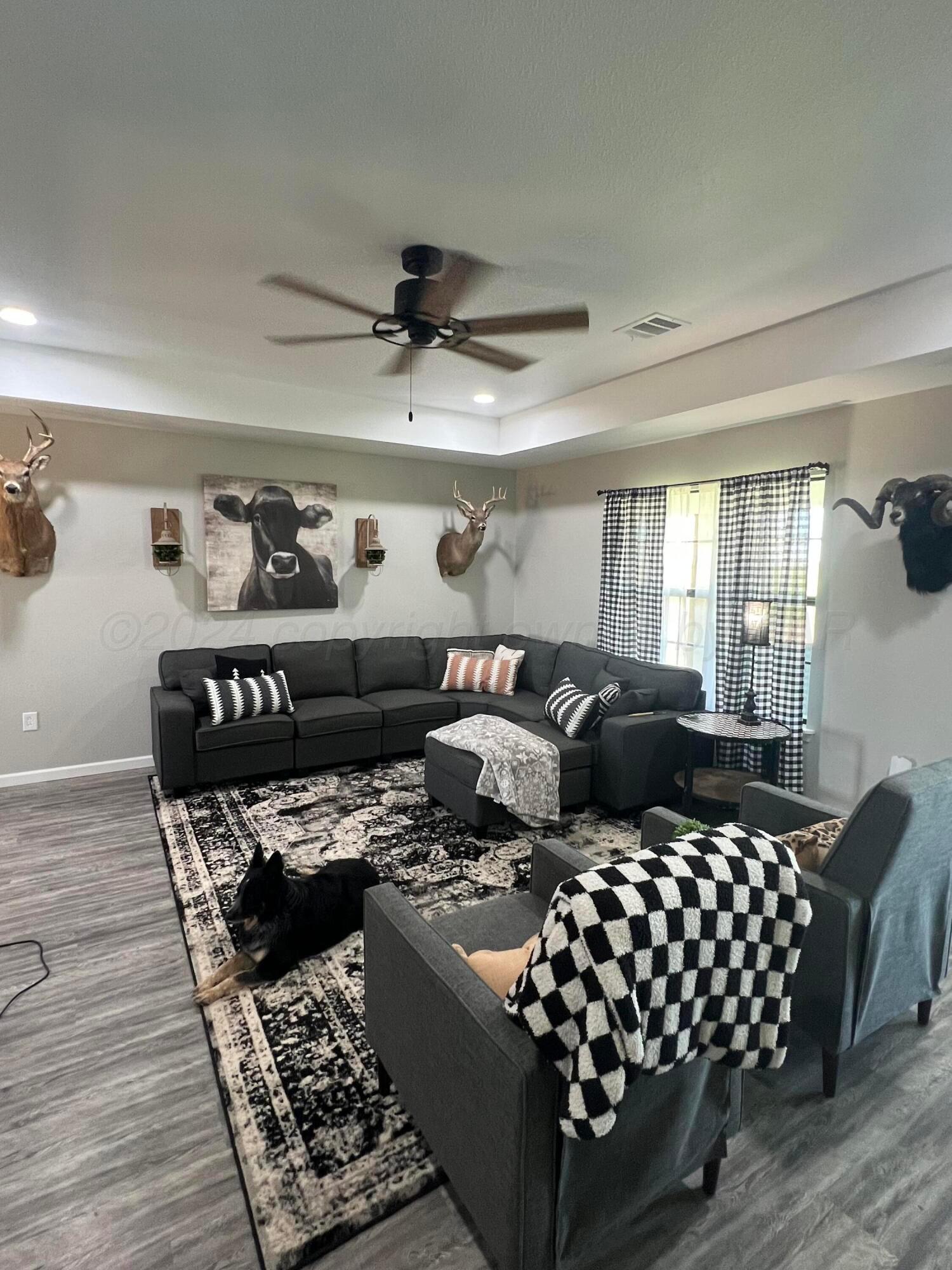 18400 Callahan Road Canyon, TX 79015 - Photo 4 of 31 Living Room