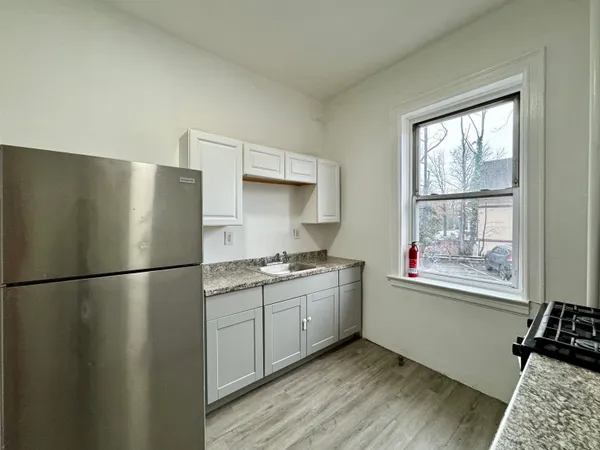 $1,695 | 197 Lafayette Place, Unit C3, Englewood, NJ 07631