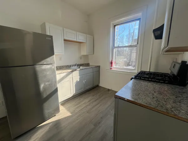 $1,695 | 197 Lafayette Place, Unit C3, Englewood, NJ 07631