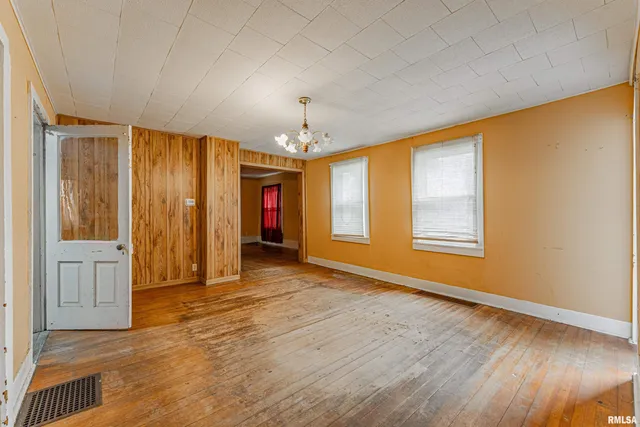 $39,000 | 433 8th Street, Lincoln, IL 62656