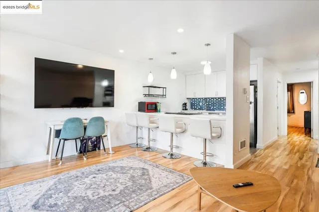 $299,000 | 5 Embarcadero, Unit 130, Oakland, CA 94607