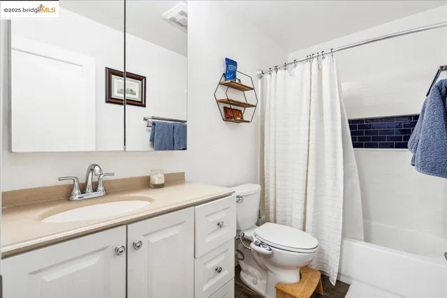 $299,000 | 5 Embarcadero, Unit 130, Oakland, CA 94607