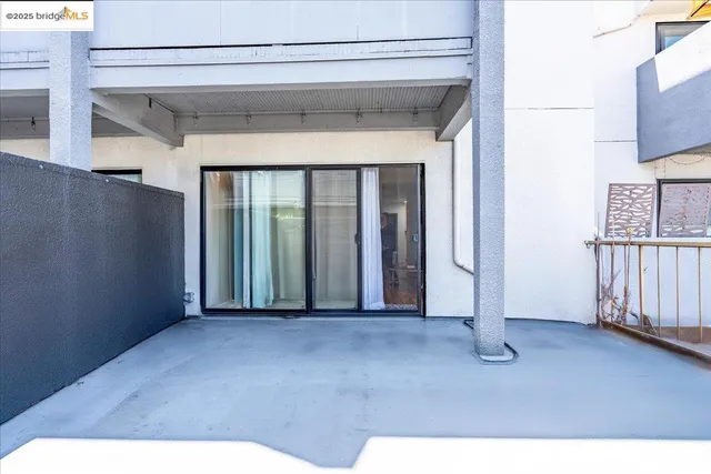 $299,000 | 5 Embarcadero, Unit 130, Oakland, CA 94607