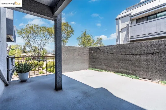 $299,000 | 5 Embarcadero, Unit 130, Oakland, CA 94607