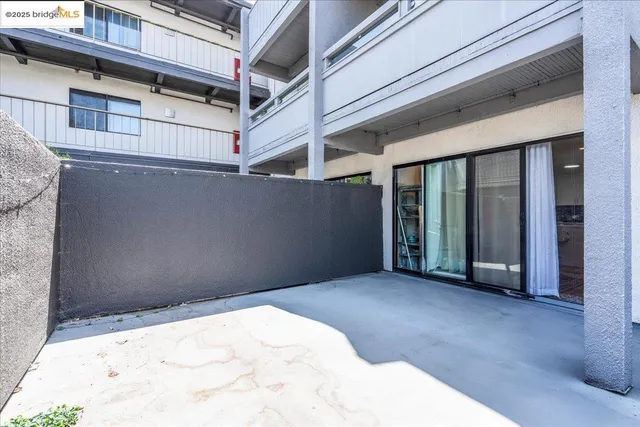 $299,000 | 5 Embarcadero, Unit 130, Oakland, CA 94607
