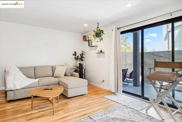 $299,000 | 5 Embarcadero, Unit 130, Oakland, CA 94607