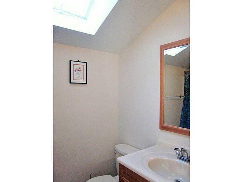 31 Linwood Road, Unit 31 Freeport, ME 04032 - Photo 22 of 24 Bathroom.