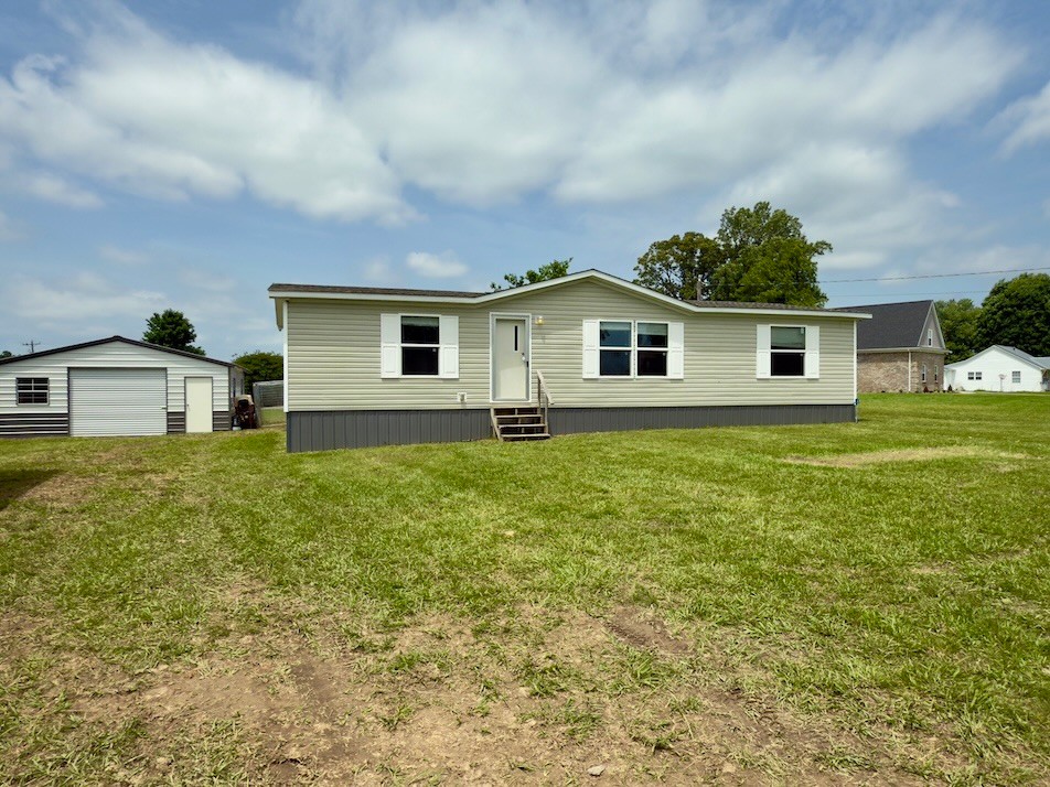 15 Joe Blanton Road Woodbury, TN 37190 - Photo 1 of 15 a front view of house with yard and green space