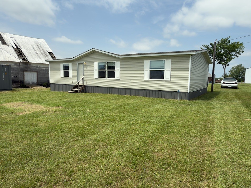 15 Joe Blanton Road Woodbury, TN 37190 - Photo 3 of 15 a view of a backyard with a garden