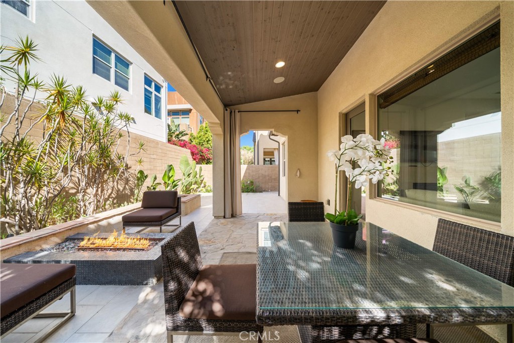 105 Newall Irvine, CA 92618 - Photo 22 of 59 a living room with furniture and a large window