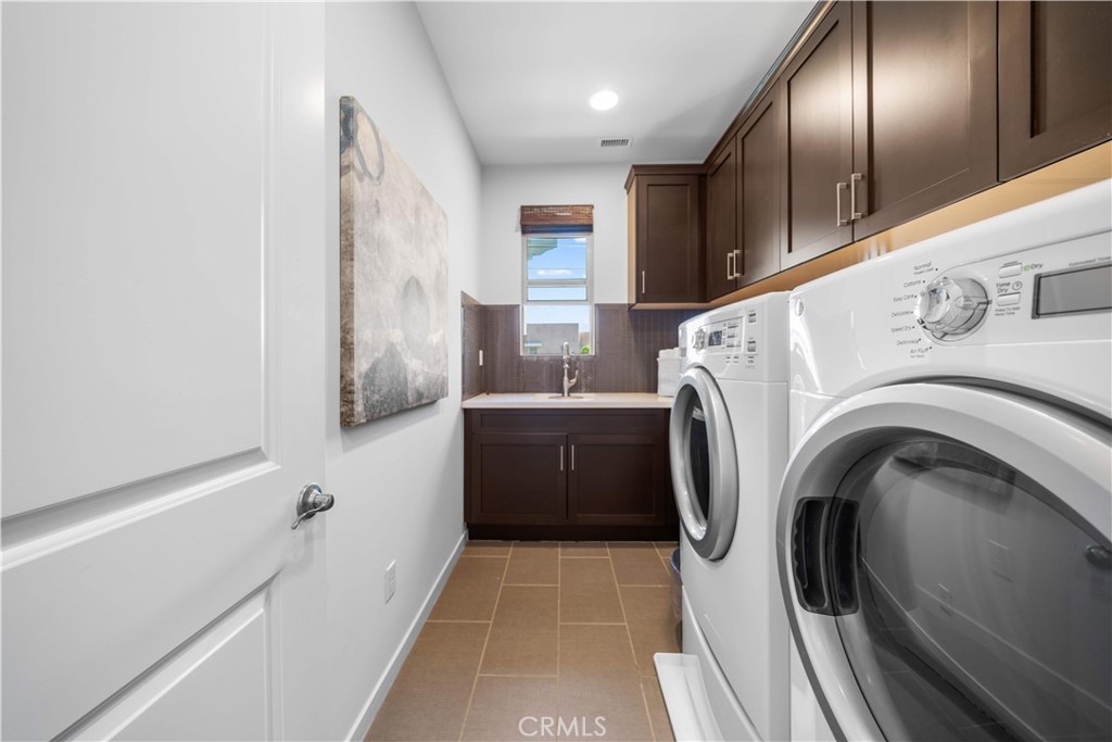 105 Newall Irvine, CA 92618 - Photo 32 of 59 a utility room with dryer and washer