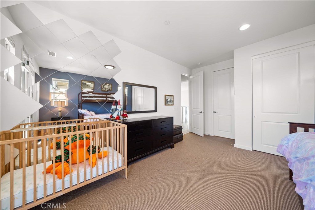 105 Newall Irvine, CA 92618 - Photo 34 of 59 a living room with furniture