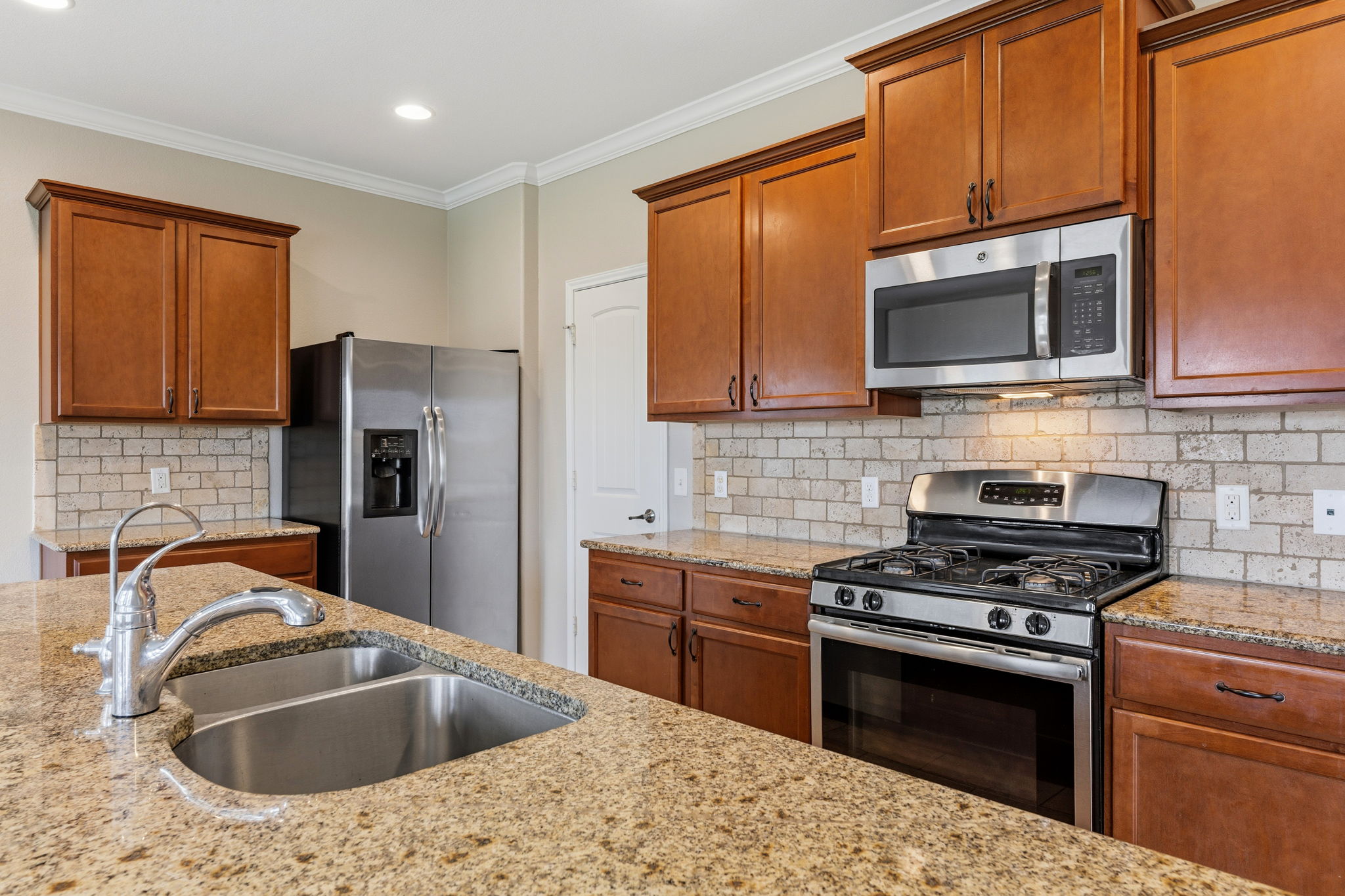 10217 Pinnacle Crest Loop Austin, TX 78747 - Photo 19 of 39