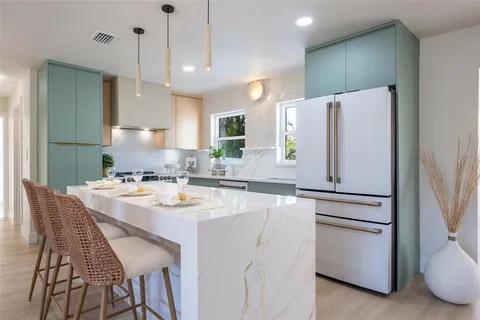 $679,000 | 243 45th Avenue Northeast, St. Petersburg, FL 33703