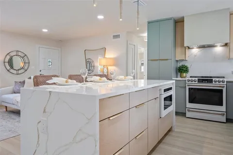 $679,000 | 243 45th Avenue Northeast, St. Petersburg, FL 33703