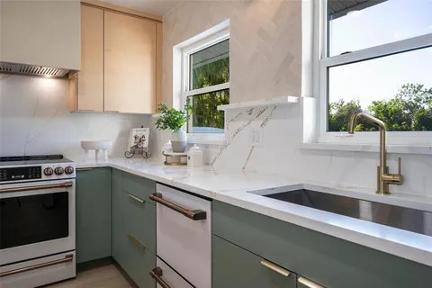 $679,000 | 243 45th Avenue Northeast, St. Petersburg, FL 33703