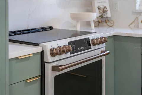 $679,000 | 243 45th Avenue Northeast, St. Petersburg, FL 33703