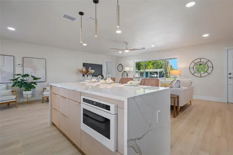 $679,000 | 243 45th Avenue Northeast, St. Petersburg, FL 33703