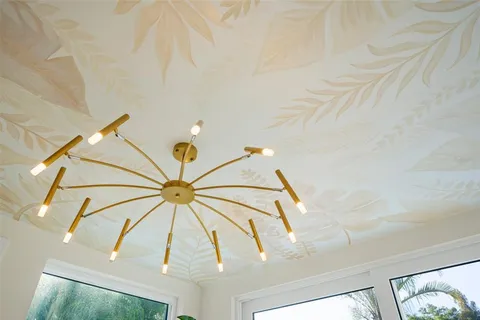 $679,000 | 243 45th Avenue Northeast, St. Petersburg, FL 33703