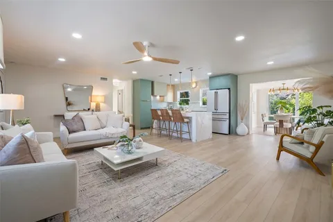 $679,000 | 243 45th Avenue Northeast, St. Petersburg, FL 33703