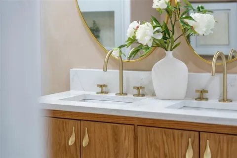 $679,000 | 243 45th Avenue Northeast, St. Petersburg, FL 33703