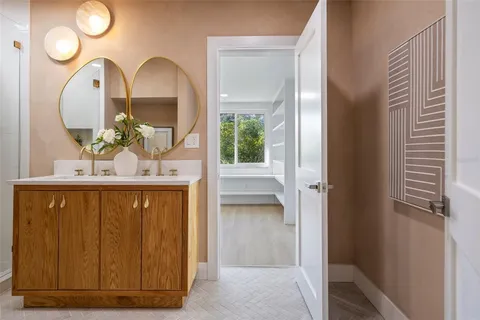 $679,000 | 243 45th Avenue Northeast, St. Petersburg, FL 33703