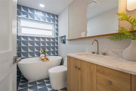 $679,000 | 243 45th Avenue Northeast, St. Petersburg, FL 33703