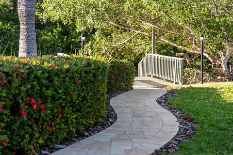 $679,000 | 243 45th Avenue Northeast, St. Petersburg, FL 33703