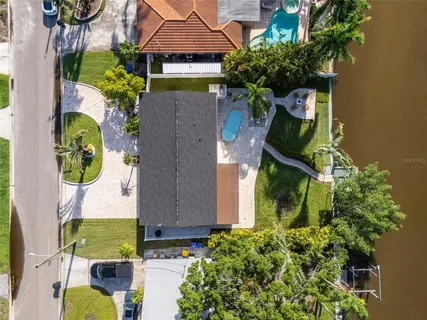 $679,000 | 243 45th Avenue Northeast, St. Petersburg, FL 33703