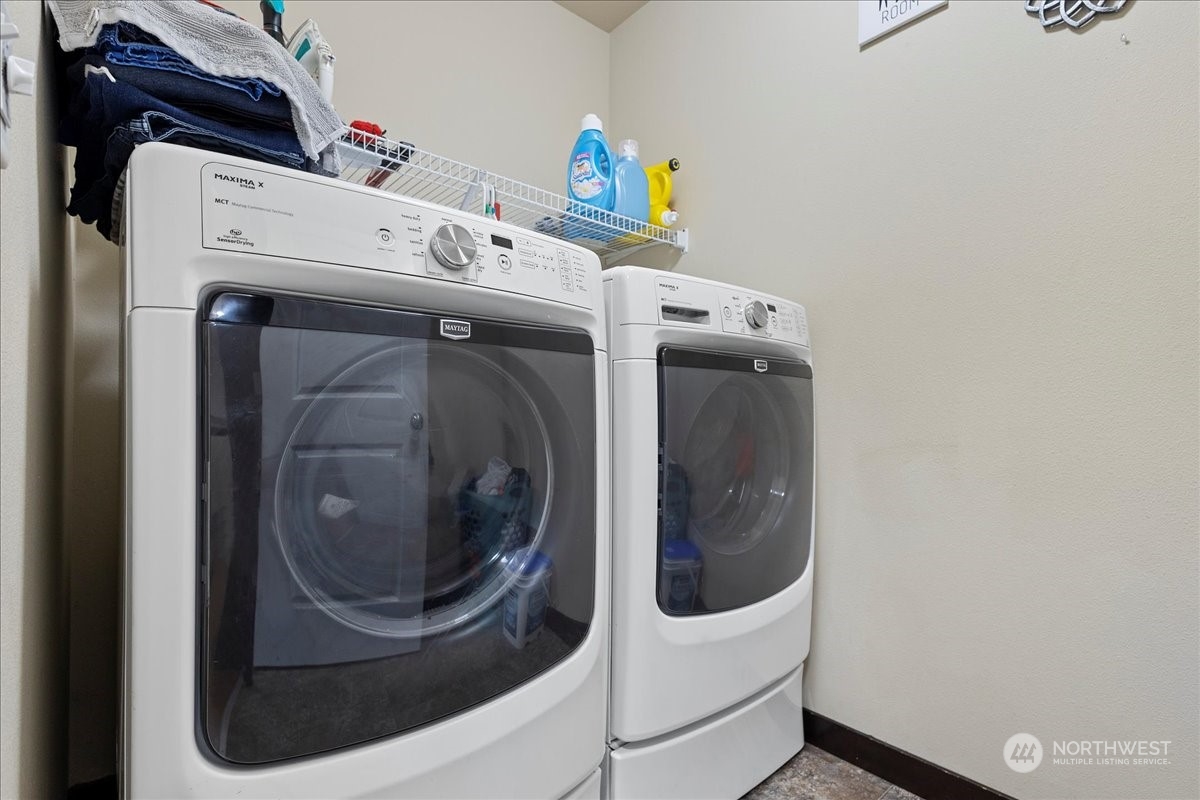 431 Barry Loop Mount Vernon, WA 98274 - Photo 24 of 32 a utility room with dryer and washer