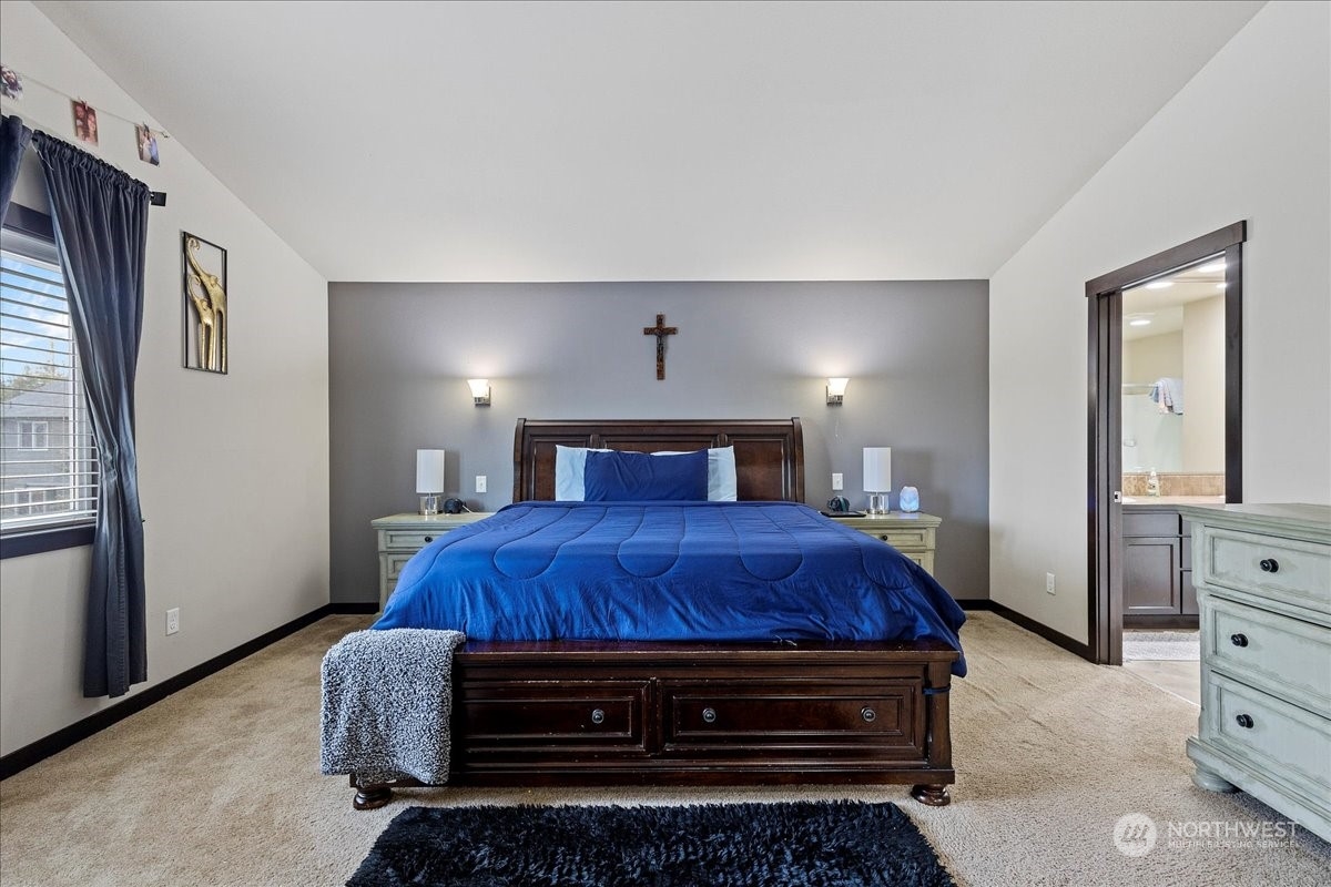 431 Barry Loop Mount Vernon, WA 98274 - Photo 26 of 32 a bedroom with a bed and a dresser