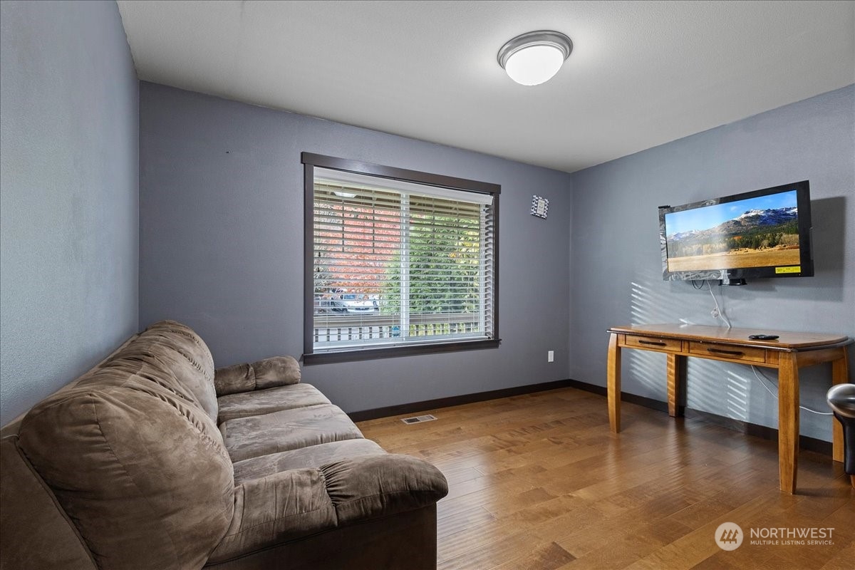 431 Barry Loop Mount Vernon, WA 98274 - Photo 5 of 32 a living room with furniture and a flat screen tv