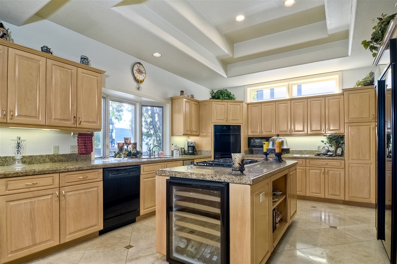 7395 Alicante Road Carlsbad, CA 92009 - Photo 3 of 25 Gallery Image 3