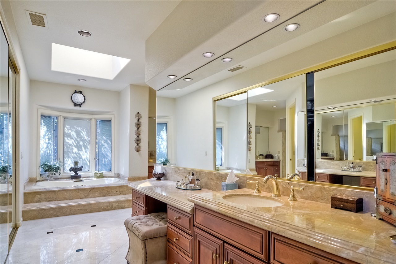 7395 Alicante Road Carlsbad, CA 92009 - Photo 8 of 25 Gallery Image 8