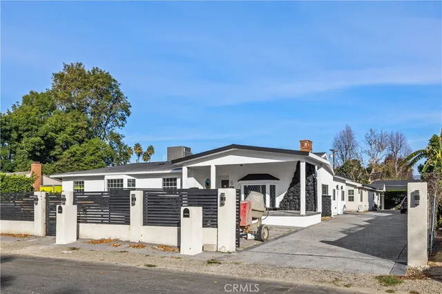 $2,500 | 19613 Lanark Street, Unit 1/2, Reseda, CA 91335