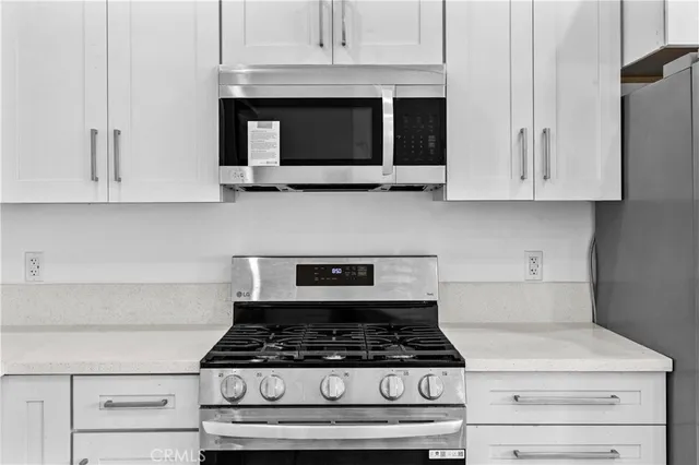 $2,500 | 19613 Lanark Street, Unit 1/2, Reseda, CA 91335