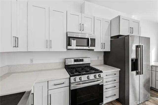 $2,500 | 19613 Lanark Street, Unit 1/2, Reseda, CA 91335