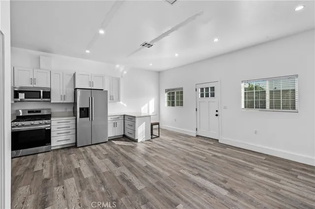 $2,500 | 19613 Lanark Street, Unit 1/2, Reseda, CA 91335