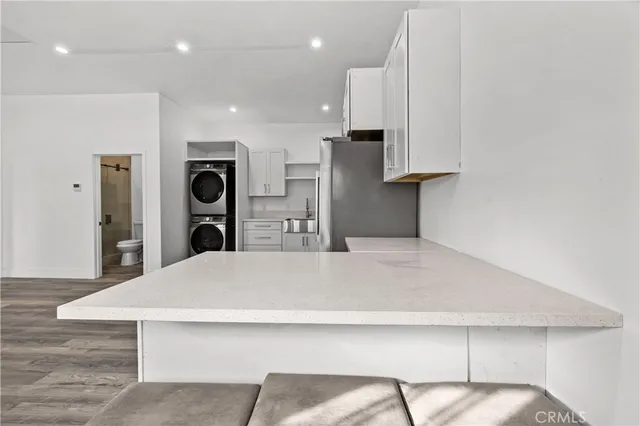 $2,500 | 19613 Lanark Street, Unit 1/2, Reseda, CA 91335