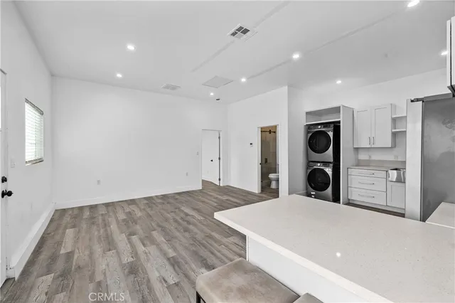 $2,500 | 19613 Lanark Street, Unit 1/2, Reseda, CA 91335